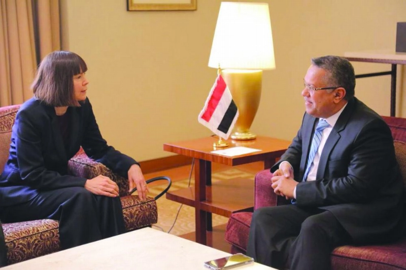 رئيس الوزراء اليمني مستقبلا القائمة بأعمال السفارة الأمريكية (سبأ نت)