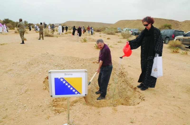 دبلوماسيون خلال المبادرة (واس)