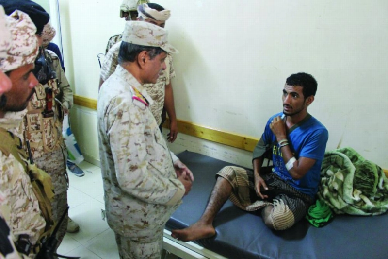 البحسني يزور جرحى عملية الفيصل من قوات النخبة الحضرمية (سبأ نت)
