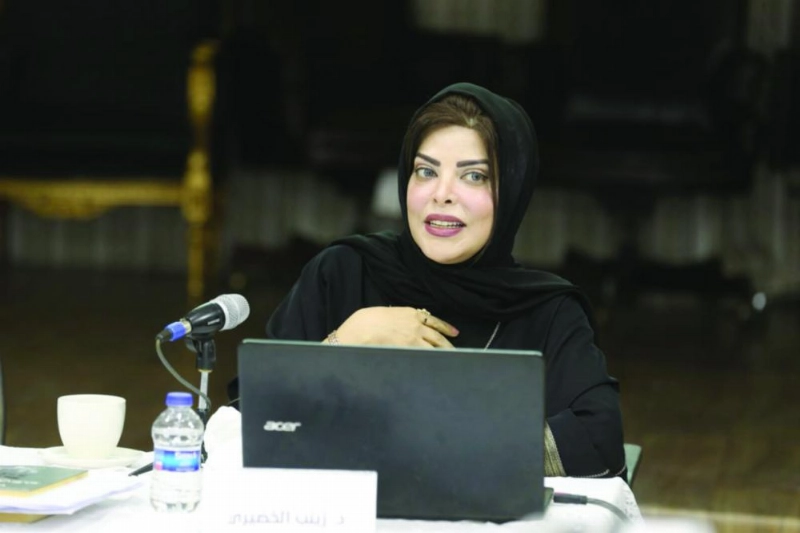زينب الخضيري أثناء الندوة (مكة)