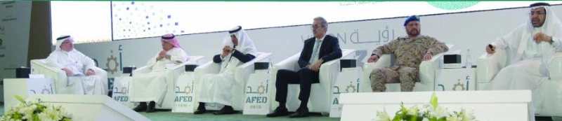المتحدثون في الندوة (معرض أفد)