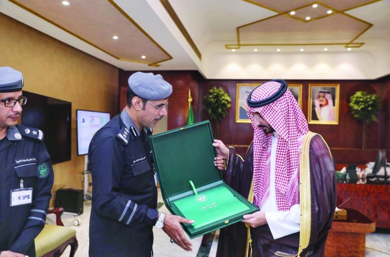 عبدالله بن بندر ملتقيا علي الغامدي أمس (واس)