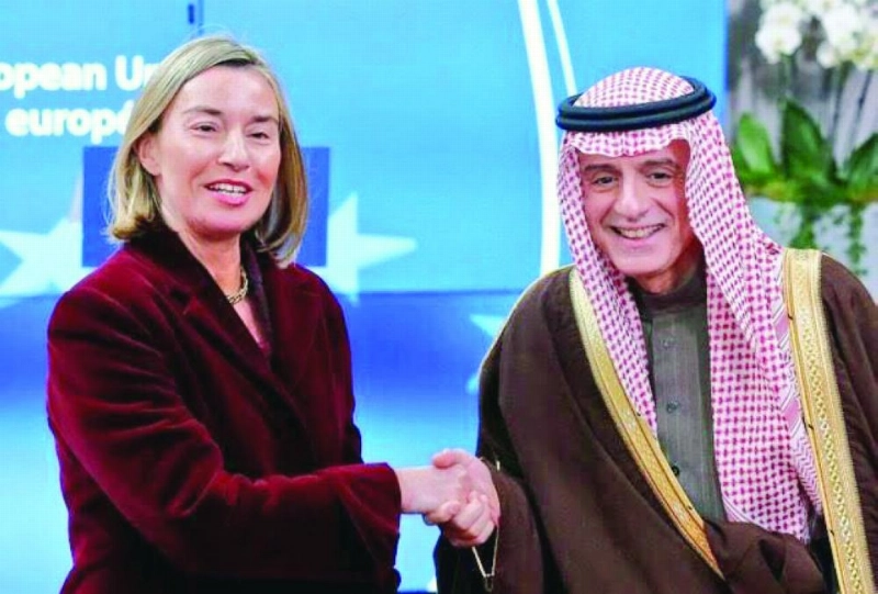 الجبير يصافح نظيرته الأوروبية ببروكسل (وزارة الخارجية)