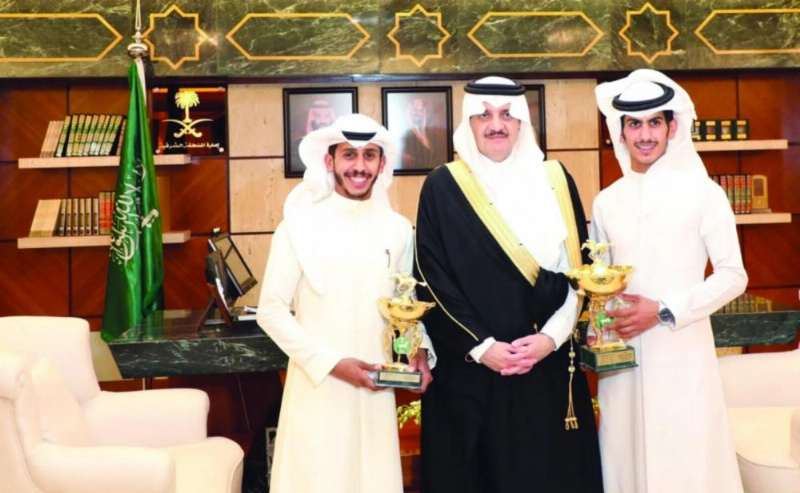 سعود بن نايف خلال استقباله للخيالة المتميزين (واس)