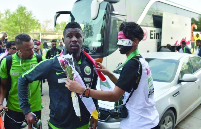 الورود في استقبال اللاعبين