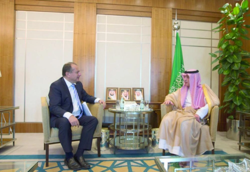 الجبير مستقبلا السفير (الخارجية)