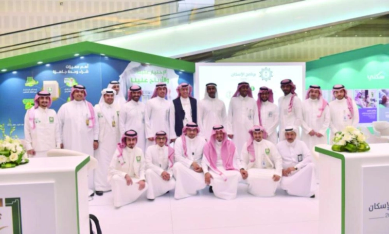 العمودي يتوسط المشاركين في المعرض (مكة)
