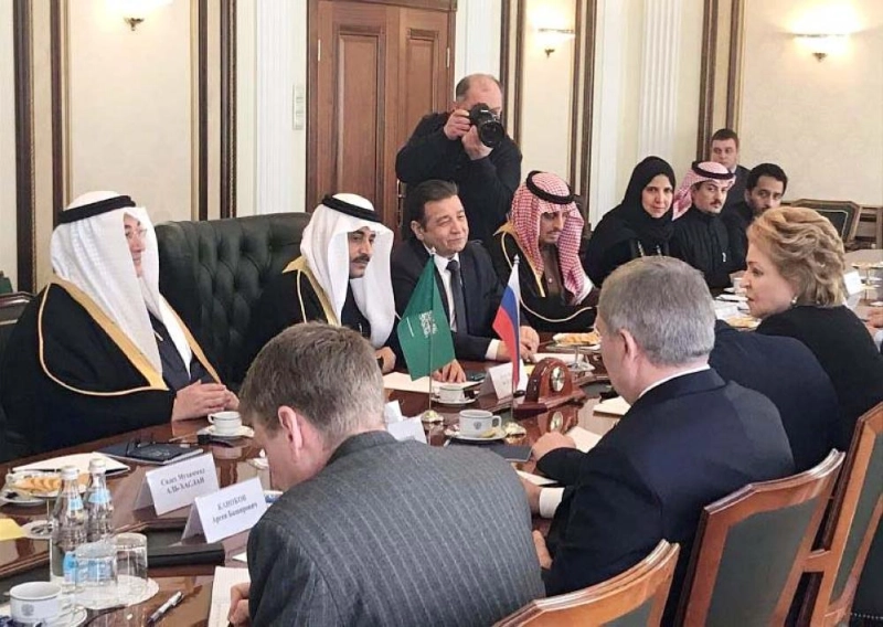 فالينتينا ماتفيينكو خلال اجتماعها بالصمعان (واس)