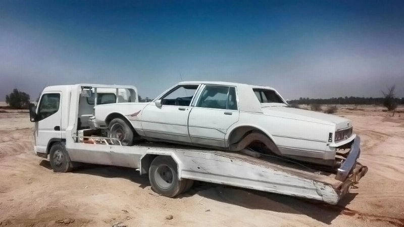 سيارات تالفة خلال عملية الرفع