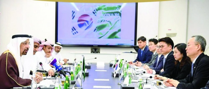 الفالح والوزير الكوري أثناء اللقاء (مكة)