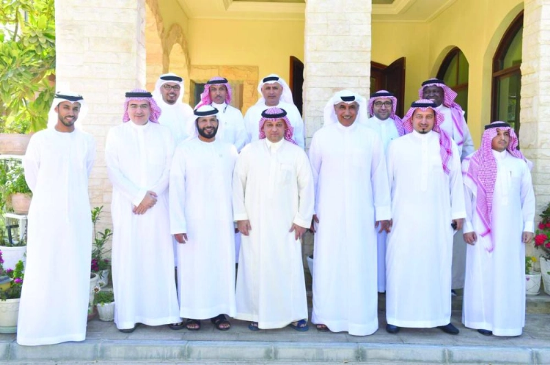 الرميثي ووفد الاتحاد السعودي بعد اللقاء (مكة)