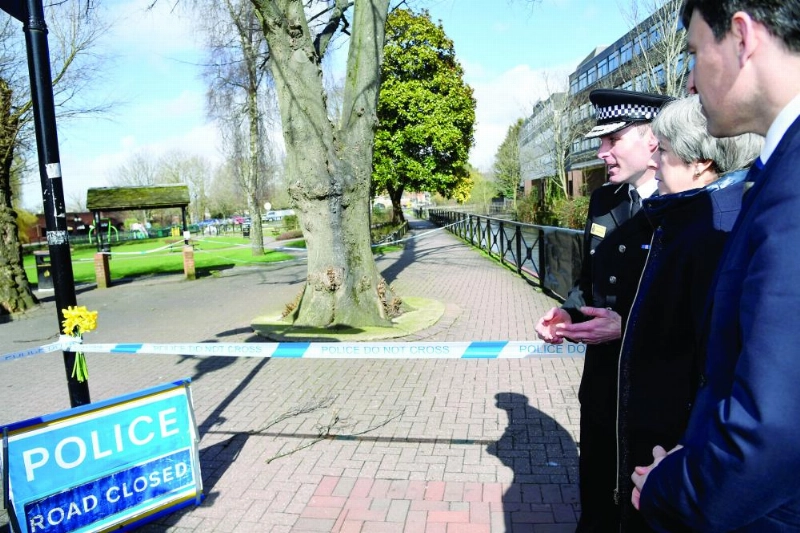 dpatop - UK Prime Minister Theresa May visits the area of the suspected nerve agent attack on Russian double agent Sergei Skripal and his daughter Yulia in Salisbury, England, 15 March 2018. Photo: Andrew Matthews/PA Wire/dpa