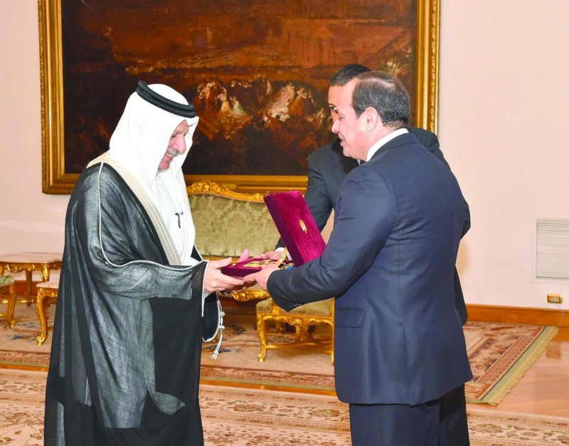 السيسي مسلما قطان الوشاح (واس)