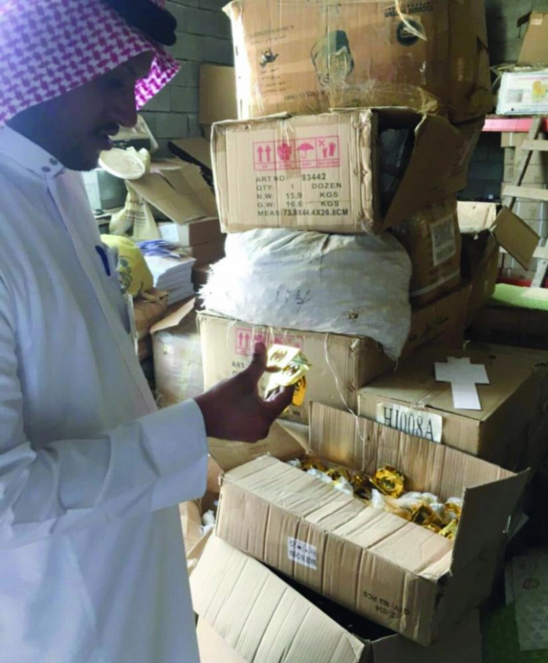 ممثل التجارة أثناء التفتيش (مكة)