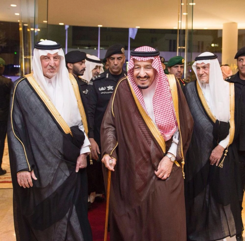الملك سلمان لدى وصوله مقر الحفل أمس