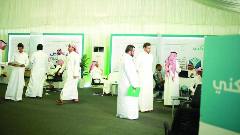 مستفيدو مشروع الإسكان في ينبع (مكة)