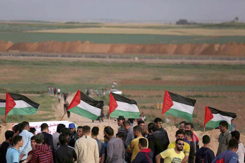 فلسطينيون يحتشدون للمسيرة على الحدود (تويتر)