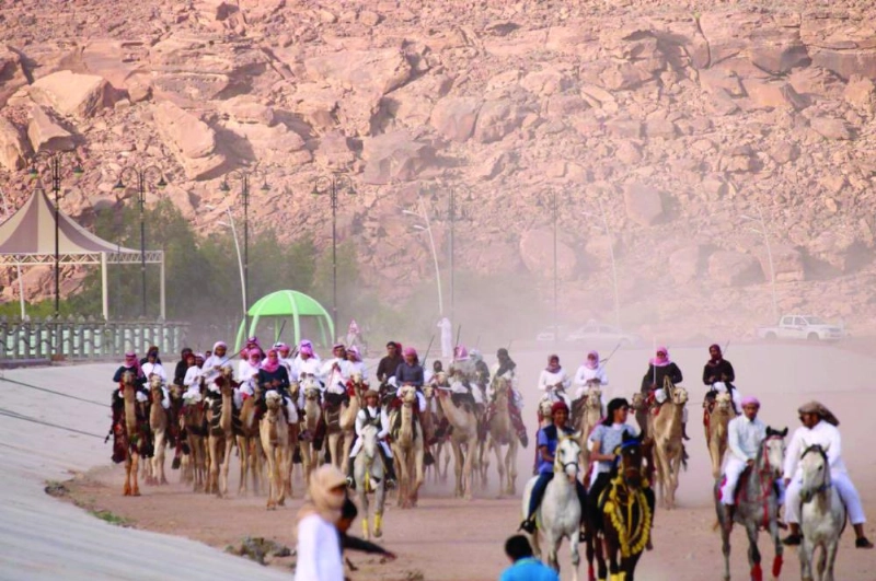 عرض للهجانة والخيالة في المهرجان (واس)
