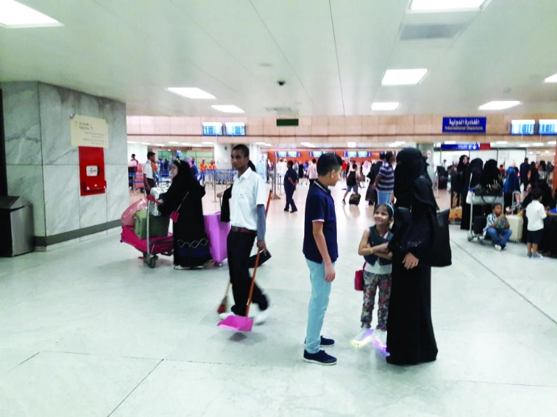 مسافرون في مطار جدة (مكة)