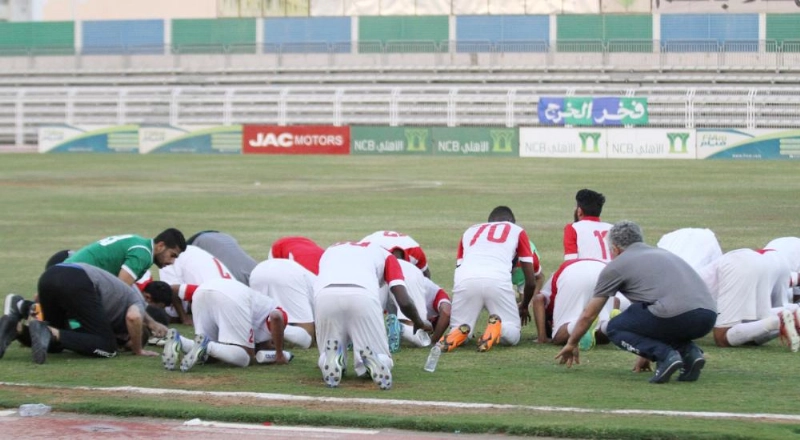 لاعبو الوحدة يحتفلون بفوز سابق (إعلامي الوحدة)