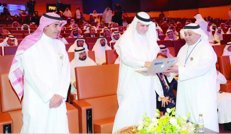 أحمد العيسى خلال افتتاح الملتقى (مكة)