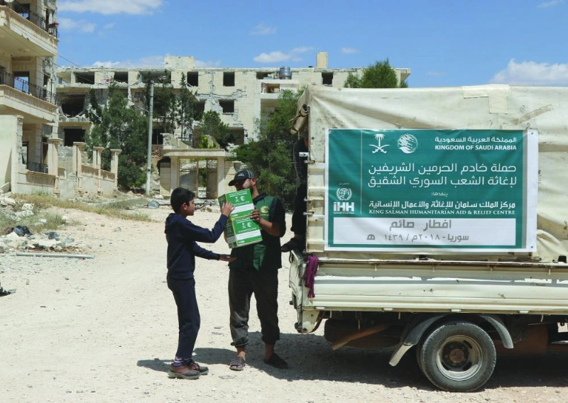 مركز الملك سلمان للإغاثة يوزع وجبات إفطار صائم في ريف حلب (واس)