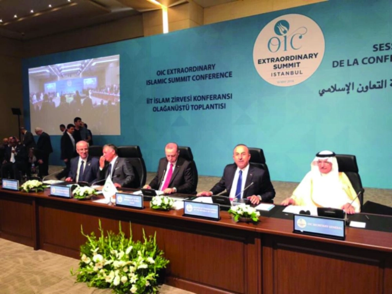 العثيمين خلال القمة الإسلامية في إسطنبول (مكة)