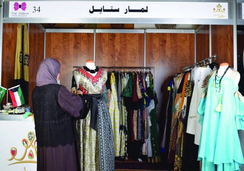 أزياء وملبوسات وإكسسوارات في المعرض (واس)