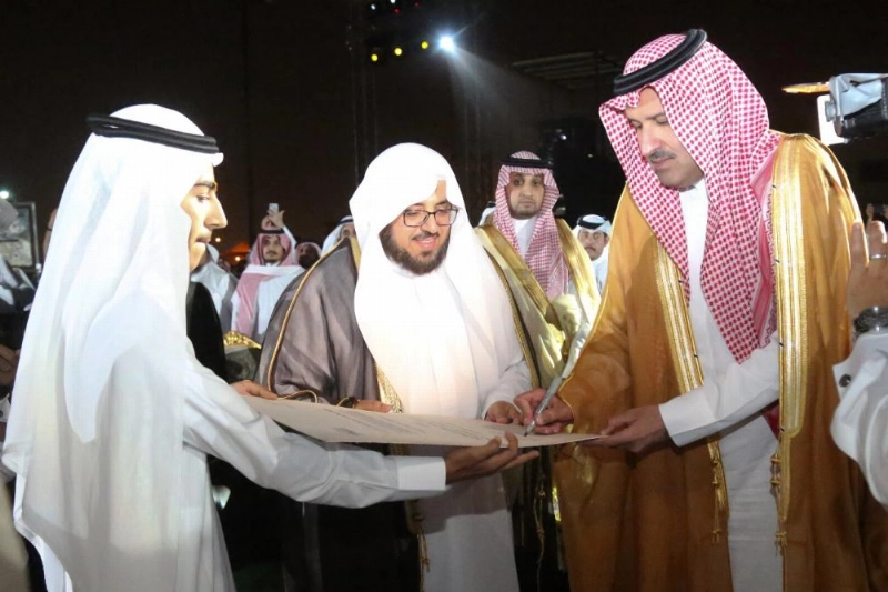 فيصل بن سلمان خلال تدشين المبادرة (محمد عبداللطيف)