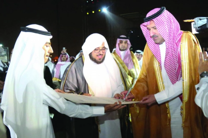 فيصل بن سلمان خلال تدشين المبادرة (محمد عبداللطيف)
