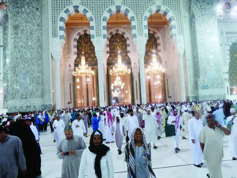 زوار المسجد الحرام لحظة خروجهم من توسعة الملك عبدالله (واس)