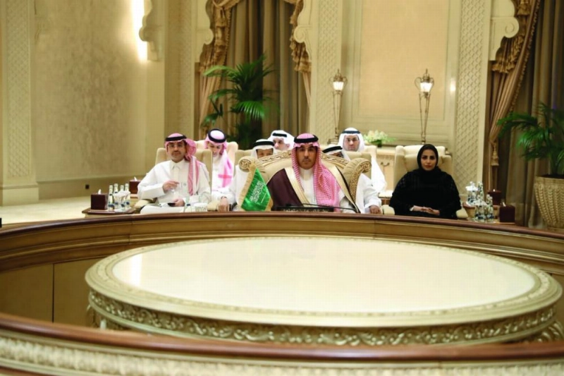 العواد خلال اجتماع وزراء الإعلام أمس (وام)