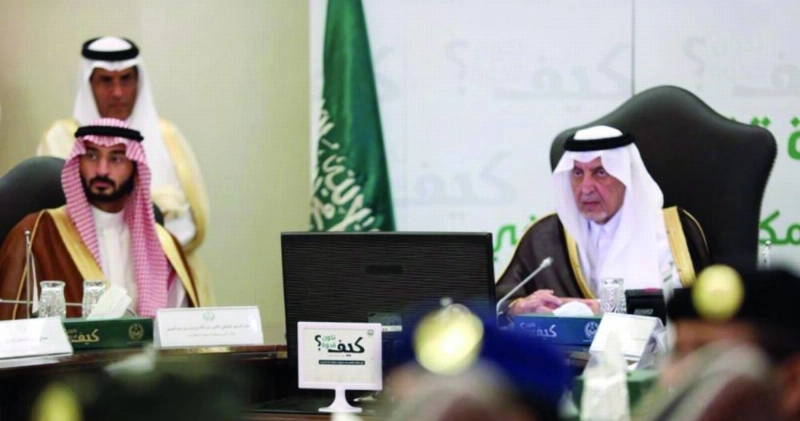 خالد الفيصل لدى ترؤسه اجتماع اللجنة الإشرافية لمنتدى مكة الثقافي (مكة)