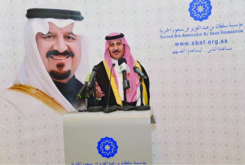 خالد بن سلطان متحدثا في الاجتماع (واس)