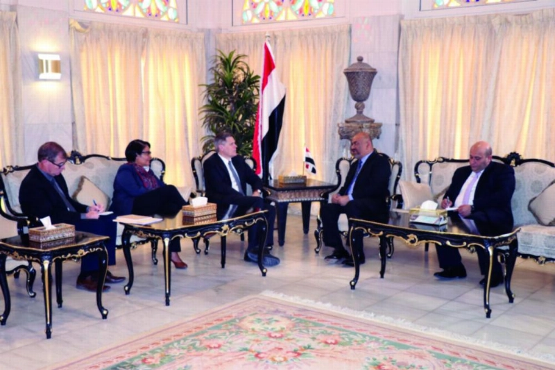 اليماني مستقبلا ماثيو تويلر في الرياض (الخارجية اليمنية)