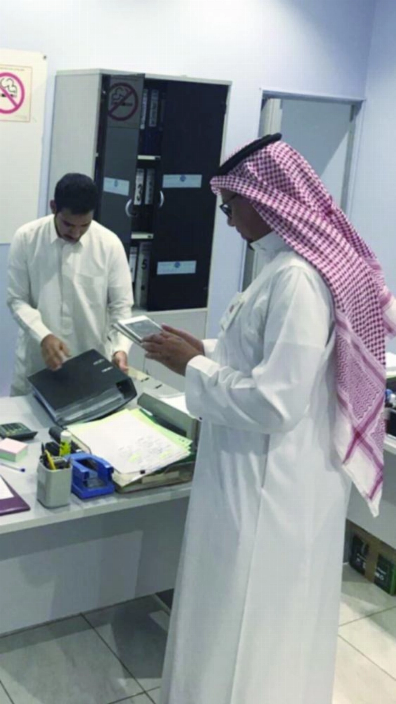 من جولة العمل على مكاتب تأجير السيارات (وزارة العمل)