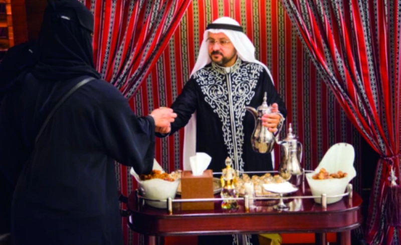 راضي الملحم يقدم القهوة للزوار (مكة)