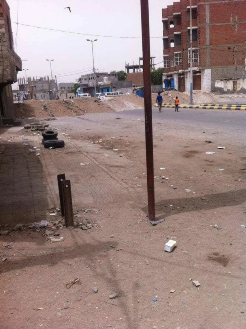 الميليشيات قطعت الشوارع المؤدية لميناء الحديدة (مكة)