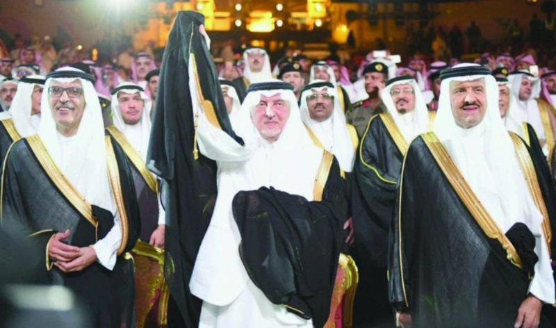 الفيصل خلال حضوره حفل سوق عكاظ (واس)