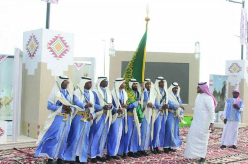 العرضة السعودية تستقبل زوار سوق عكاظ (واس)