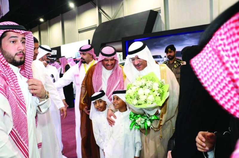 خالد البتال مفتتحا المعرض (واس)