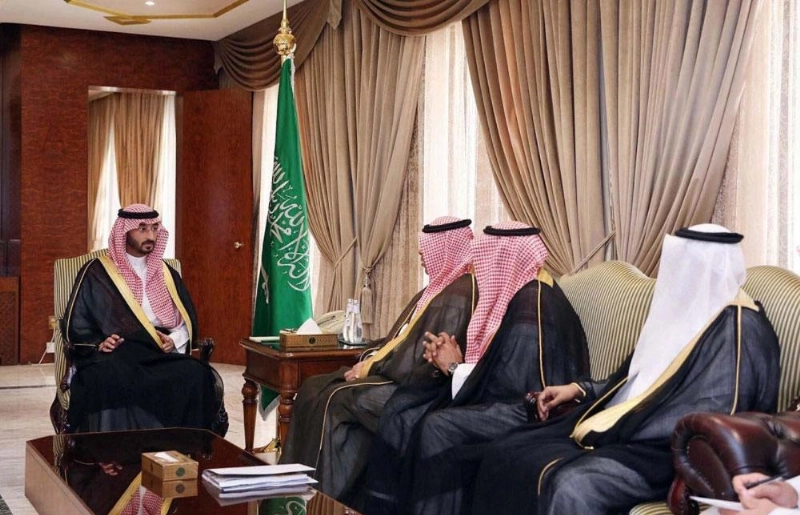 عبدالله بن بندر ملتقيا فهد التخيفي (واس)