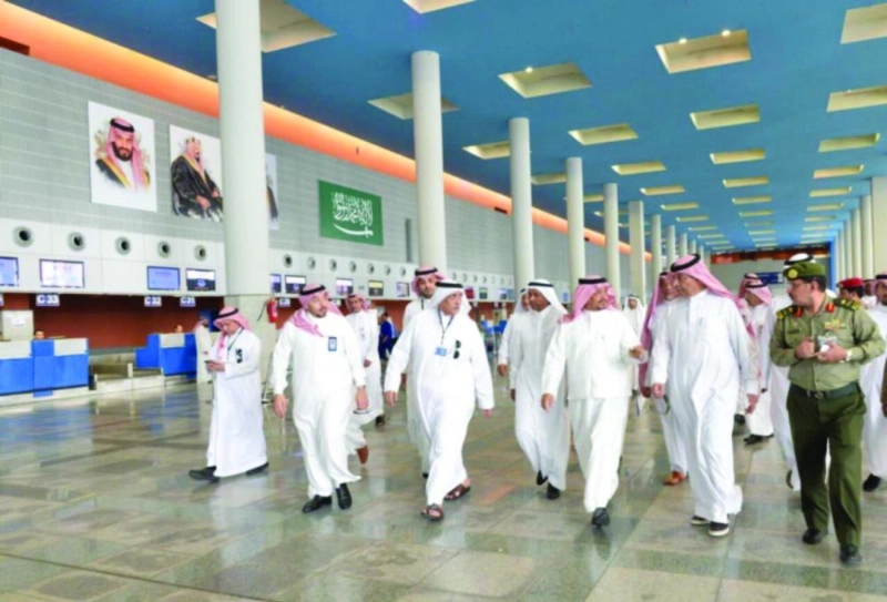 المسؤولون خلال الجولة التفقدية أمس (واس)