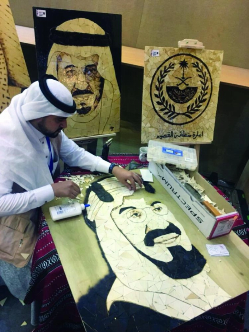 من مشاركة حرفيي القصيم بالسوق (مكة)