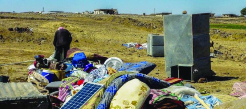 لاجئ فلسطيني يفترش العراء في جنوب سوريا (تويتر)
