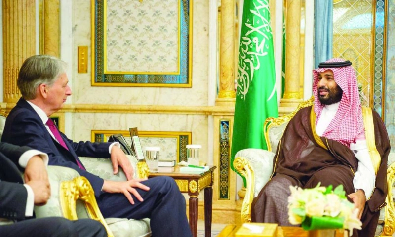 الأمير محمد بن سلمان خلال لقائه فيليب هاموند في جدة (واس)
