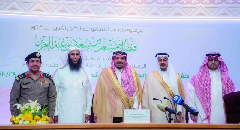 فيصل بن مشعل عقب التدشين (واس)