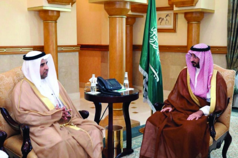عبدالله بن بندر مستقبلا عبدالسلام العمري أمس (واس)