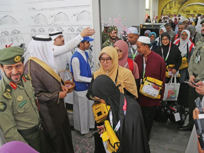 الحجاج لدى وصولهم إلى المدينة المنورة (ياسر بخش)