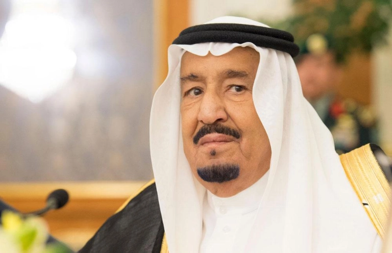 الملك سلمان مترئسا جلسة مجلس الوزراء أمس (واس)